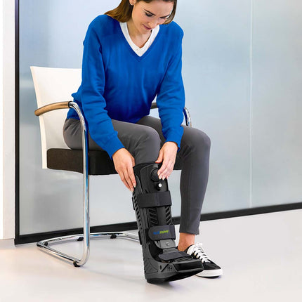 Actimove Professional Closed Shell Air Walker, Black